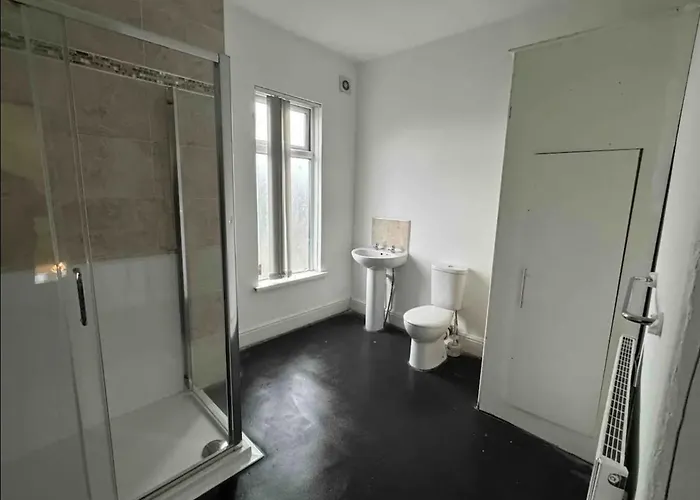 Comfortable Room In Shared Sheffield Detached House