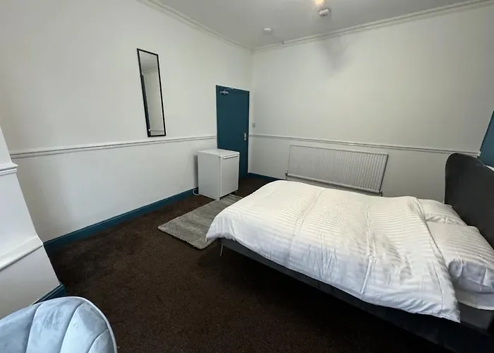 Comfortable Room In Shared Sheffield Detached House