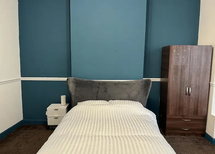 Comfortable Room In Shared Sheffield Detached House