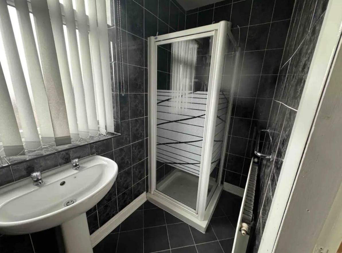 Comfortable In Shared Detached House Privatunterkunft *